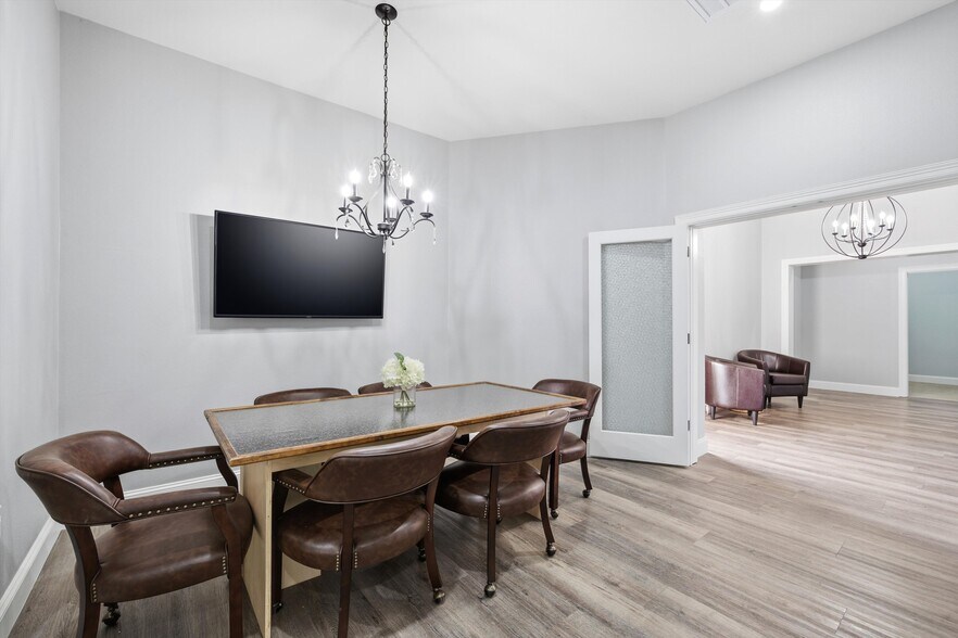 More Photos Of 1801 Franklin Ave, Waco Flex For Sale