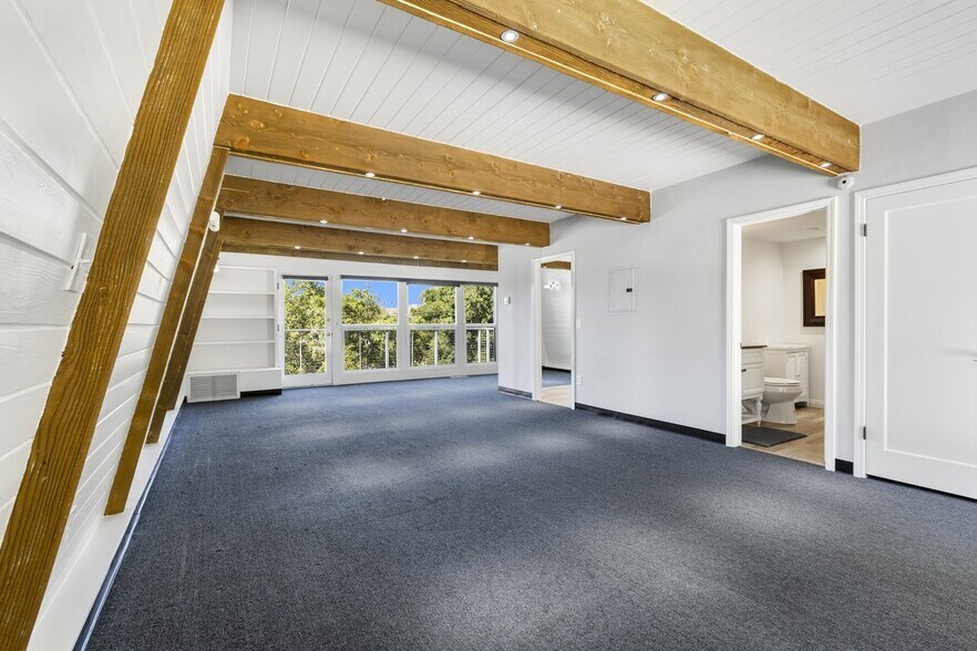 More Photos Of 28220 Agoura Rd, Agoura Hills Loft Creative Space For Lease