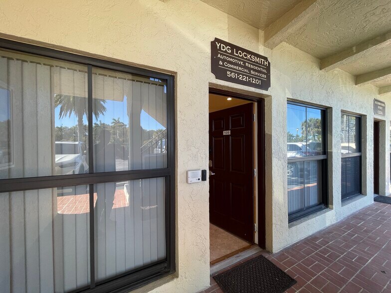 More Photos Of 312 S Old Dixie Hwy, Jupiter Office For Lease