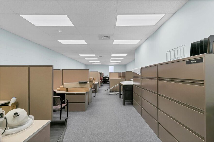 More Photos Of 118 Quinnipiac Ave, North Haven Warehouse For Lease