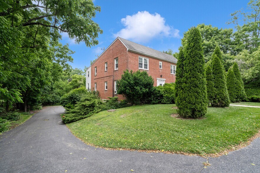 More Photos Of 25930 Ridge Rd, Damascus Apartments For Sale