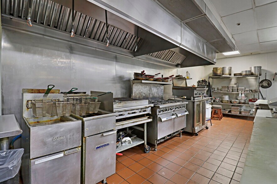 More Photos Of 115-125 56th St, Kenosha Restaurant For Sale