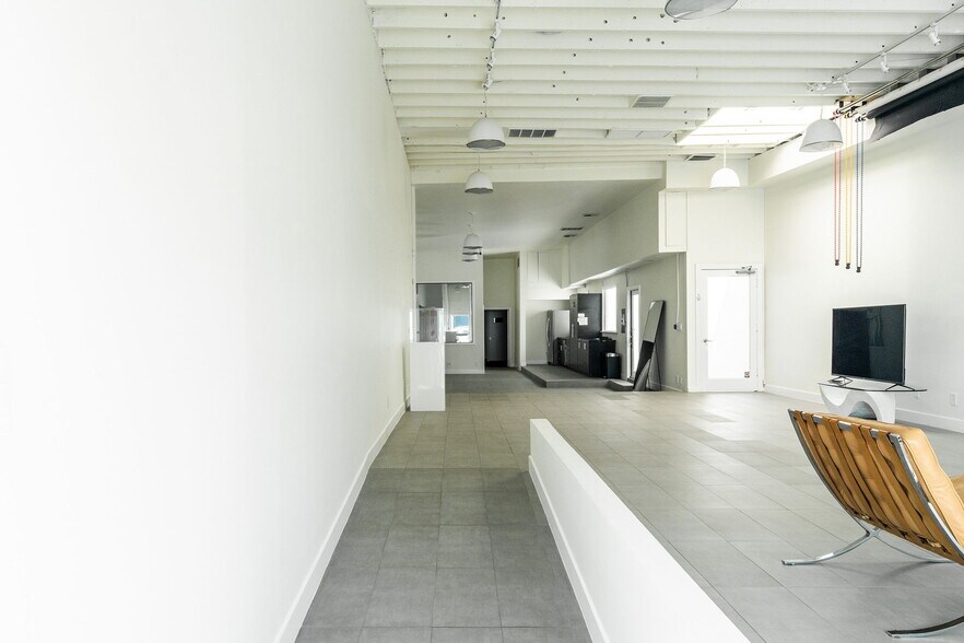 More Photos Of 723-727 N Fairfax Ave, Los Angeles General Retail For Lease