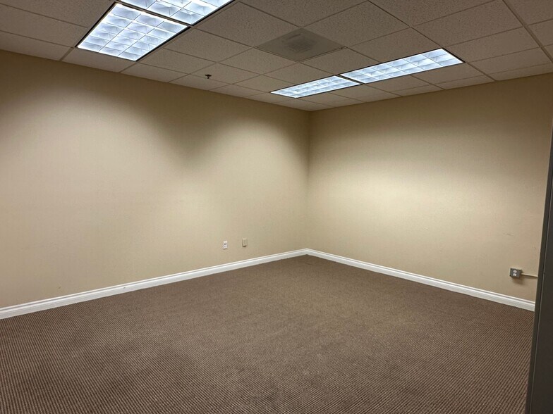 More Photos Of 310 Irving Dr, Oxnard Warehouse For Lease