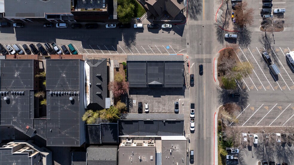 More Photos Of 180 Center St, Jackson Showroom For Lease