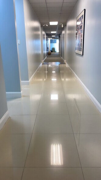 More Photos Of 8403 Westglen Dr, Houston Flex For Sale