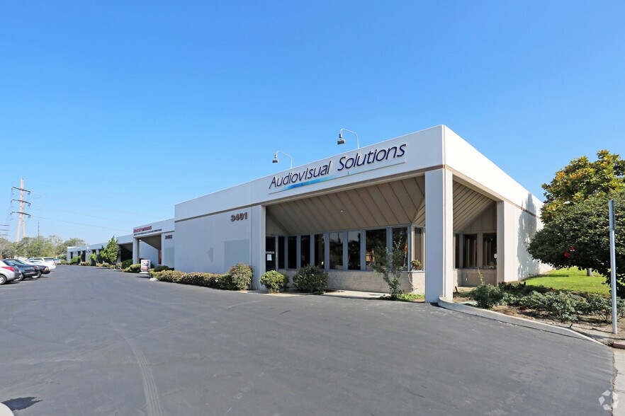 Primary Photo Of 3401-3419 W MacArthur Blvd, Santa Ana Warehouse For Lease