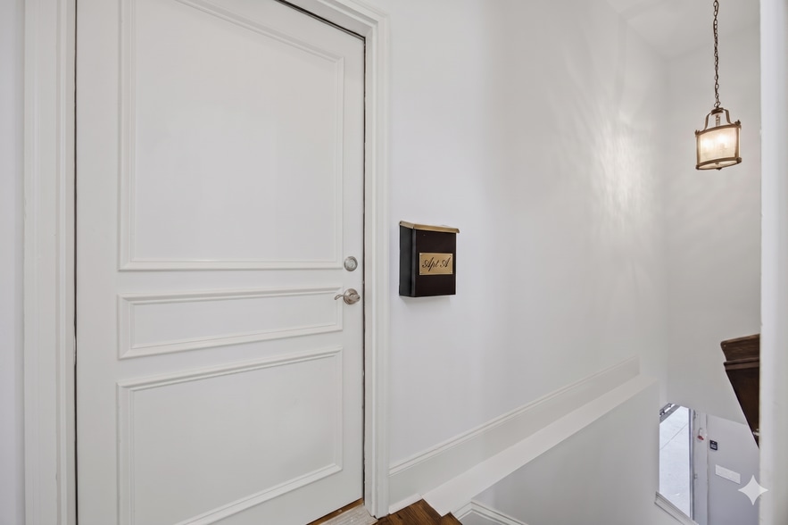 More Photos Of 574 East Ave NE, Atlanta Specialty For Sale