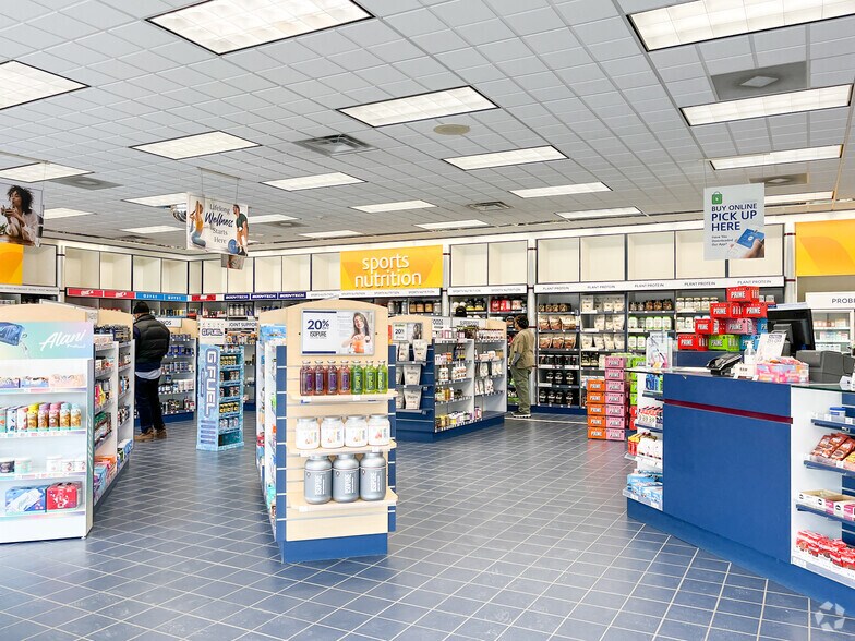 More Photos Of 30730-30780 Orchard Lake Rd, Farmington Hills General Retail For Lease