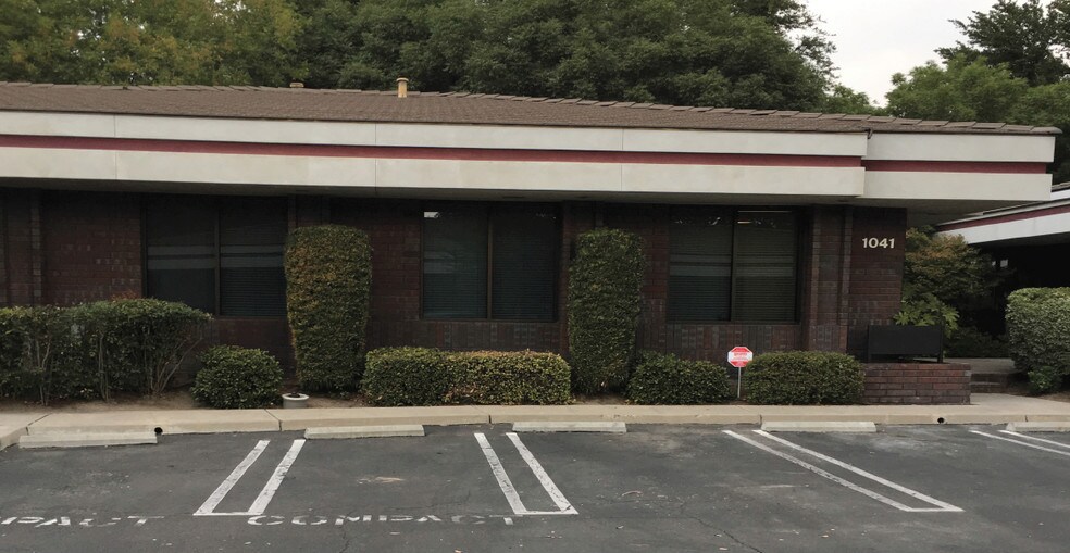 More Photos Of 1041 N Demaree St, Visalia Office For Lease