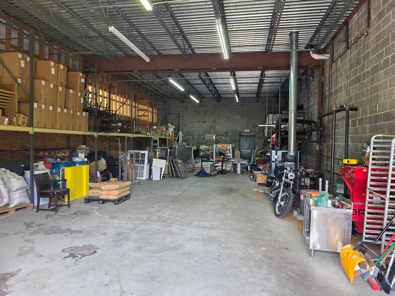 More Photos Of 5 Payne Ave, Rockland Flex For Sale