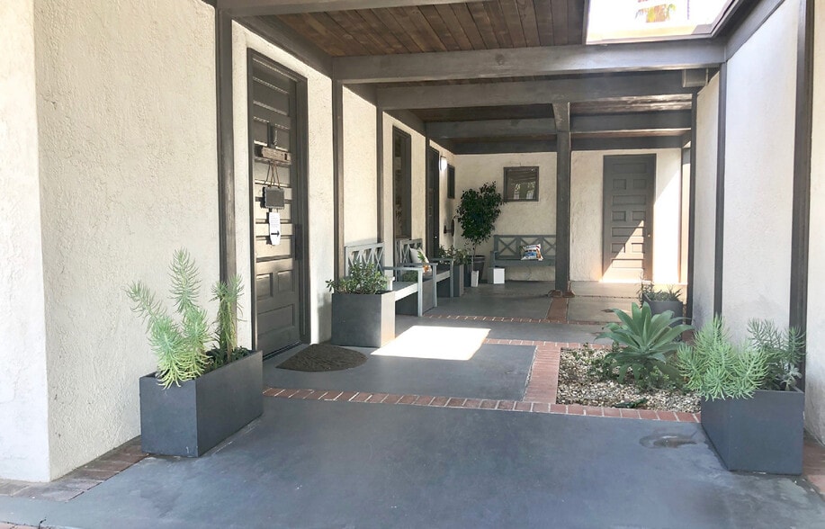 More Photos Of 17400 Irvine Blvd, Tustin Medical For Lease