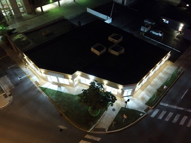 More Photos Of 34040 Woodward Ave, Birmingham Storefront Retail Office For Lease