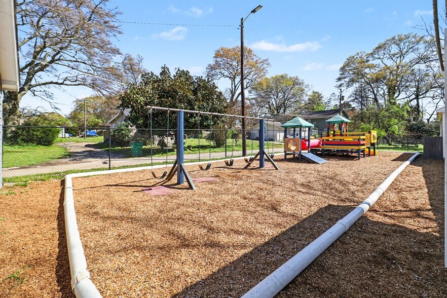 More Photos Of 983 Forest Ave, Forest Park Daycare Center For Sale