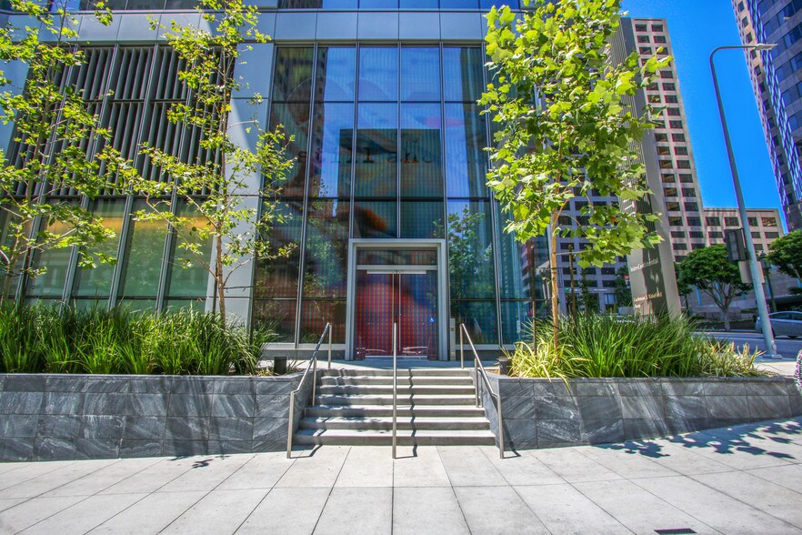 More Photos Of 900 Wilshire Blvd, Los Angeles Office For Lease