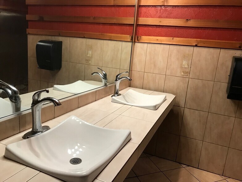 More Photos Of 271 Gleaves St, Madison Restaurant For Sale
