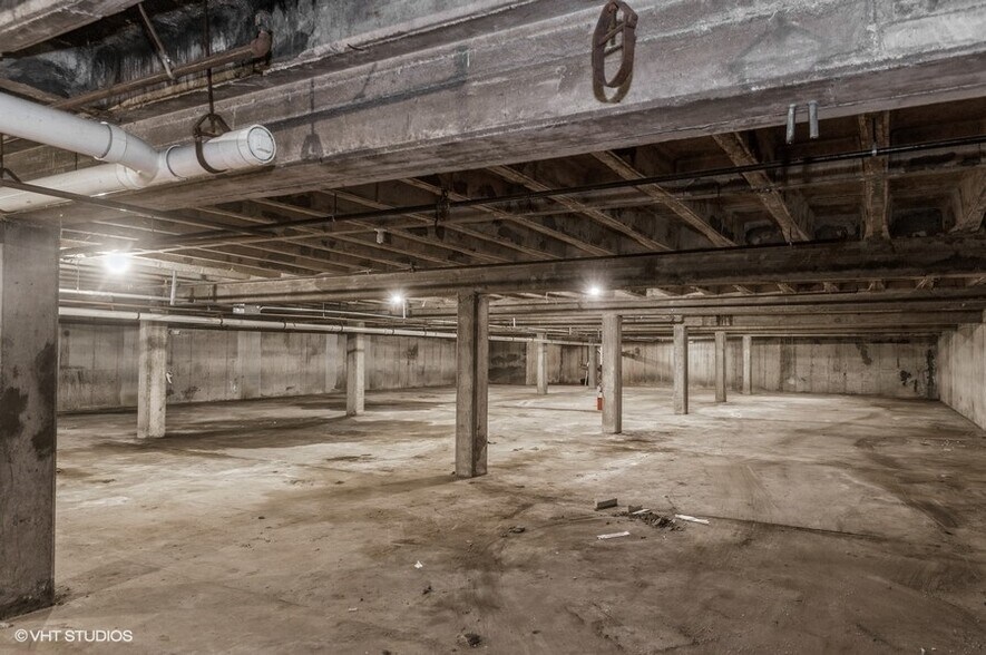 More Photos Of 610 S Genesee St, Waukegan Convenience Store For Sale