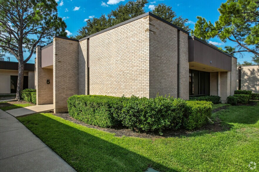 More Photos Of 13500 Midway Rd, Farmers Branch Unknown For Lease