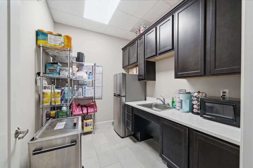 More Photos Of 8118 Fry Rd, Cypress Office For Sale