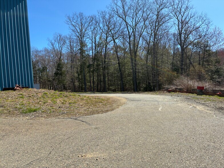 More Photos Of 185 Lafayette Rd, North Hampton Warehouse For Lease