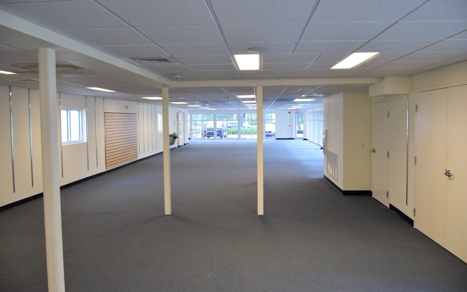 More Photos Of 800 W Indiantown Rd, Jupiter Storefront Retail Office For Sale