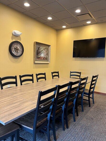 More Photos Of 269 16th St W, Dickinson Freestanding For Lease