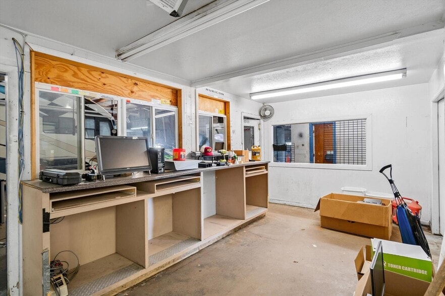 More Photos Of 1608 W Moore Ave, Terrell Auto Dealership For Sale