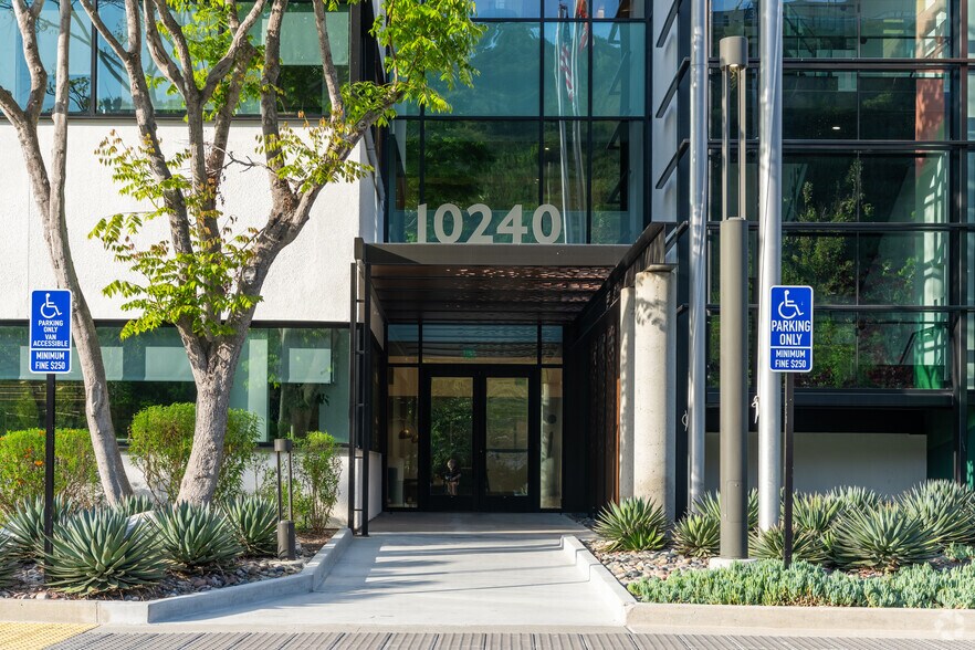 More Photos Of 10240 Sorrento Valley Rd, San Diego Flex For Sale