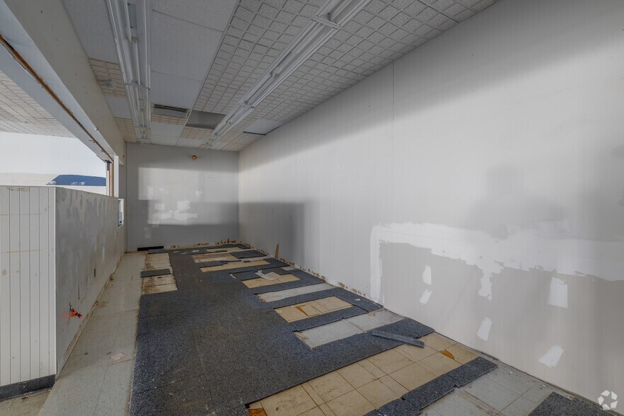 More Photos Of 856 Tennessee Ave, Etowah Drugstore For Sale