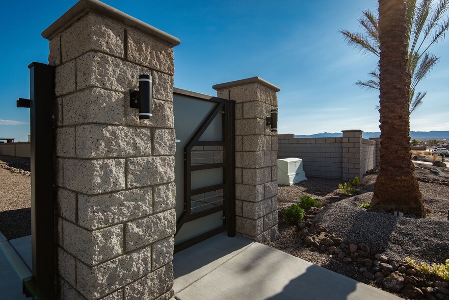 More Photos Of 1551 E World Blvd, Fort Mohave Showroom For Sale