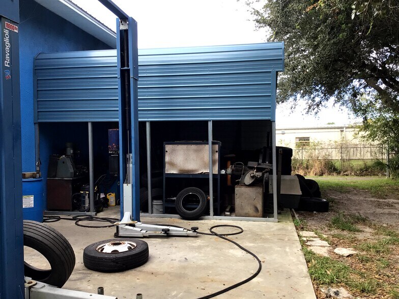 More Photos Of 2156 W King St, Cocoa Service For Sale