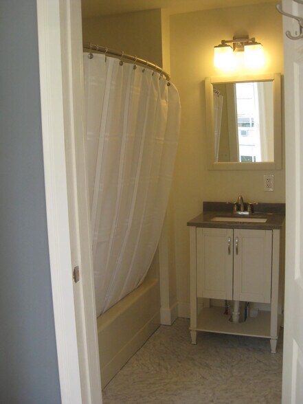 More Photos Of 89 Church St, Canajoharie Storefront Retail Residential For Lease