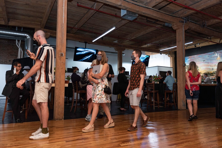 More Photos Of 3622 S Morgan St, Chicago Showroom For Lease