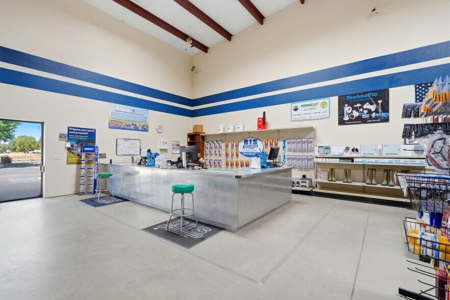 More Photos Of 1260 Buttonwillow Ave, Reedley Warehouse For Sale