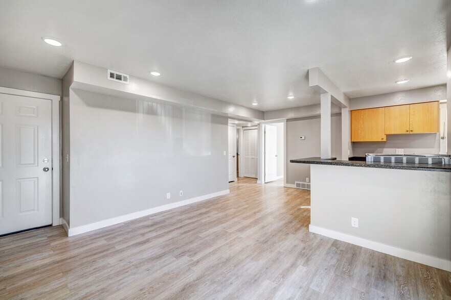 More Photos Of 800 W Highway Dr, Wellington Apartments For Sale