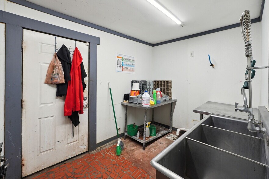 More Photos Of 100 Covered Bridge Rd, Euharlee Restaurant For Sale