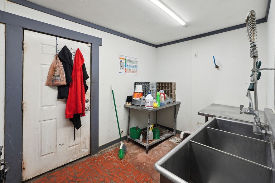 More Photos Of 100 Covered Bridge Rd, Euharlee Restaurant For Sale