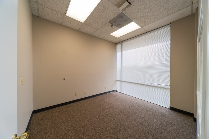 More Photos Of 1875-1895 25th St, Salem Unknown For Lease