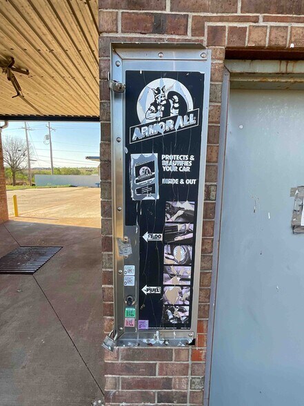 More Photos Of 600 Opal Ave, Clinton Carwash For Sale