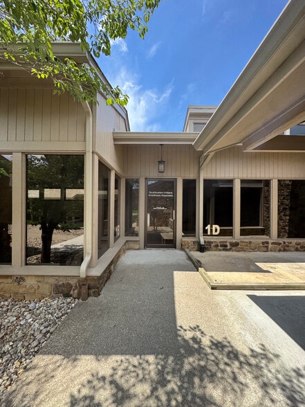 Primary Photo Of 3200 Sycamore Ct, Columbus Medical For Sale