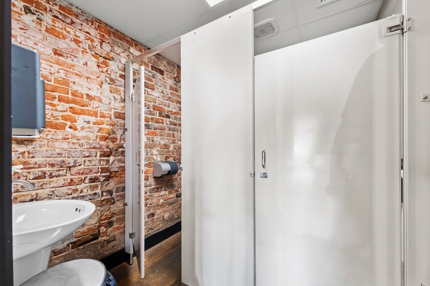 More Photos Of 219-221 N Parler Ave, Saint George Restaurant For Sale