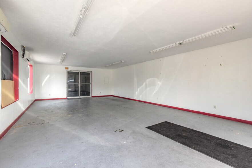 More Photos Of 1841 S Ridgewood Ave, Daytona Beach Freestanding For Sale