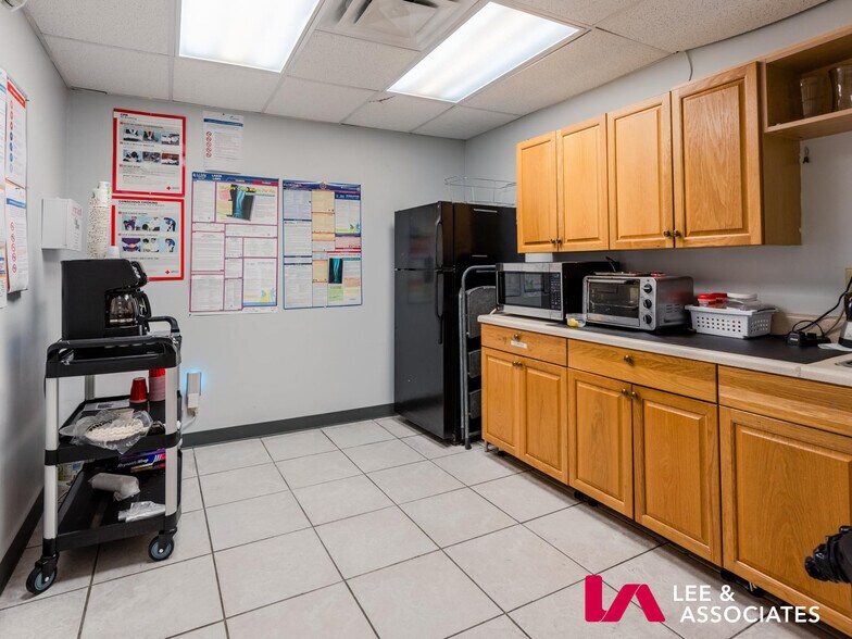More Photos Of 1701 Blount Rd, Pompano Beach Warehouse For Lease