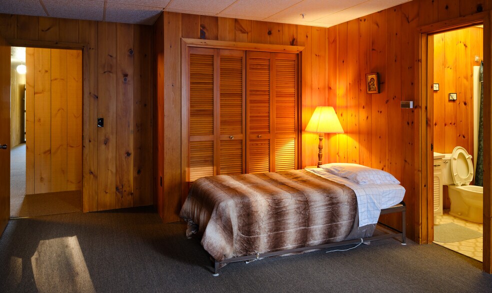 More Photos Of 35 Fawn Ledge Ln, Jamaica Religious Facility For Sale