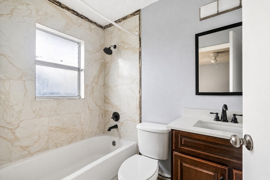 More Photos Of 3132 Bloomingdale Villas Ct, Brandon Apartments For Sale