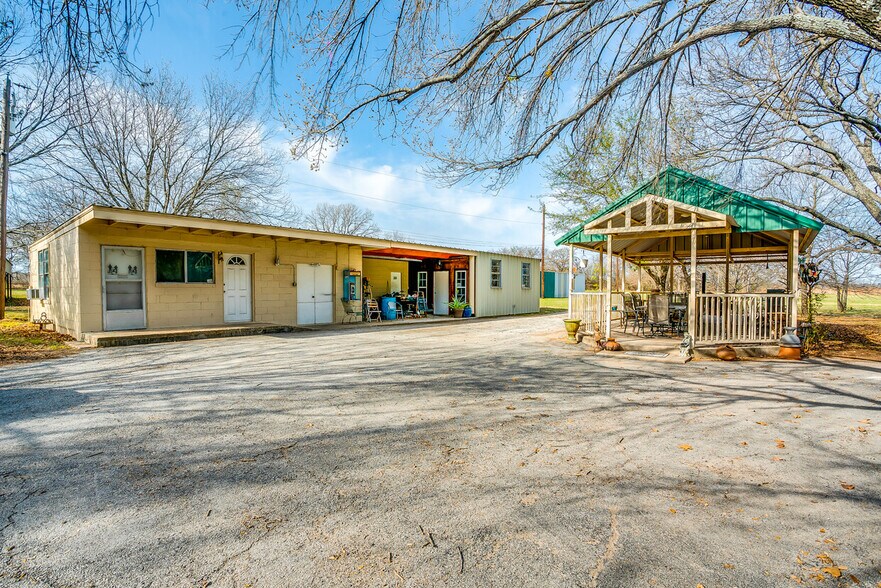 More Photos Of 14330 S Highway 281, Santo Trailer Camper Park For Sale