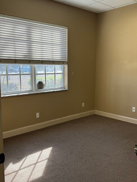 More Photos Of 2505-2511 Seven Springs Blvd, New Port Richey Office For Sale