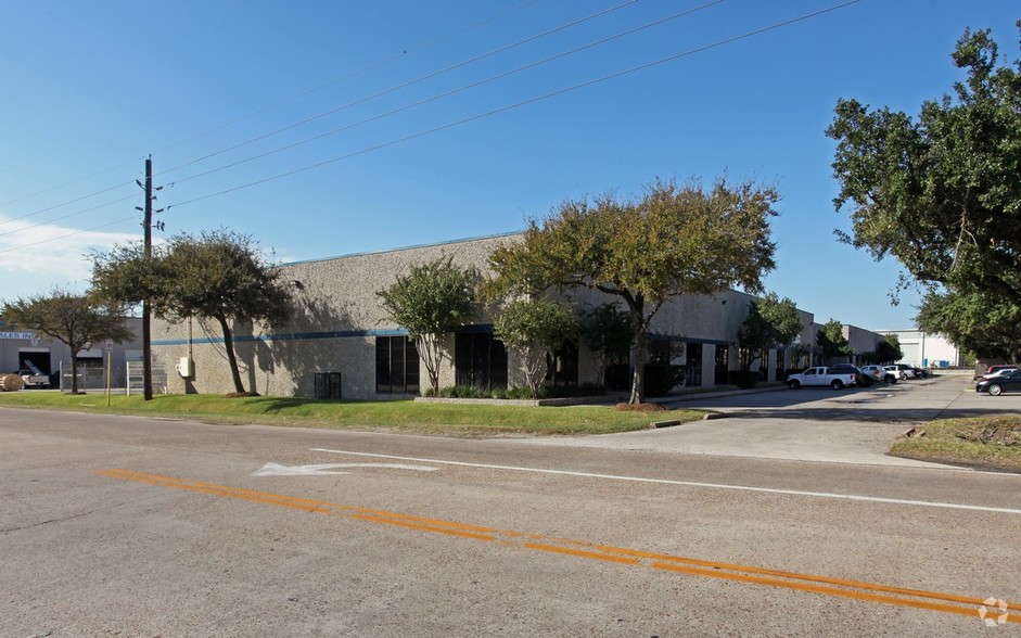 Primary Photo Of 18207 Chisholm Trl, Houston Unknown For Lease