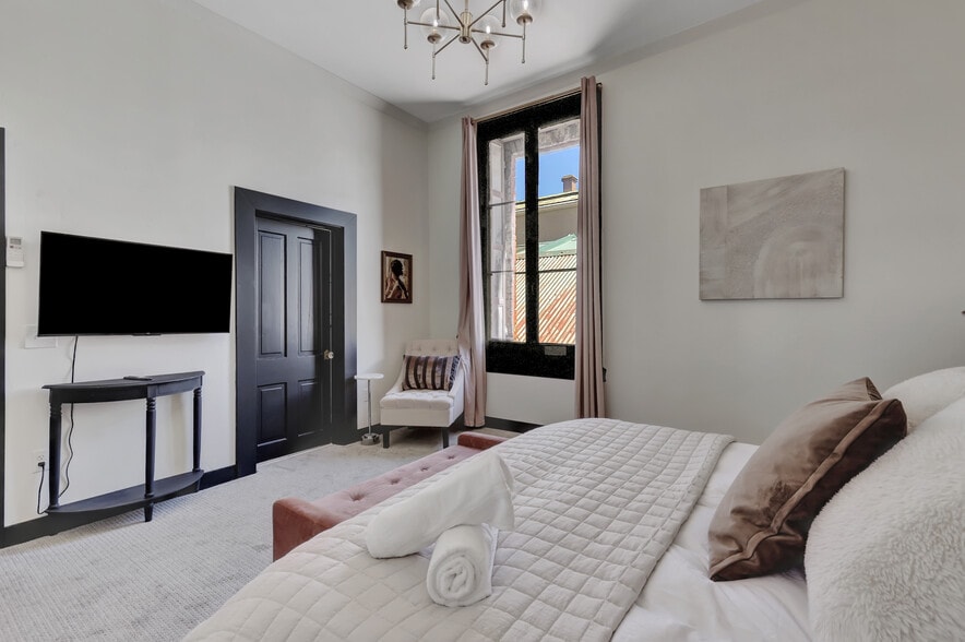 More Photos Of 233 Broad St, Nevada City Hotel For Sale