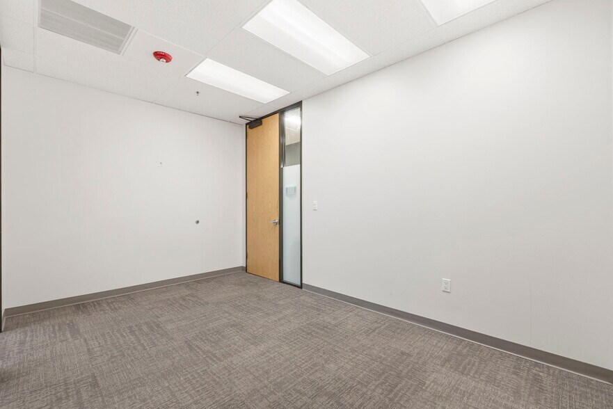 More Photos Of 1601 Industrial Blvd, Sugar Land Medical For Lease
